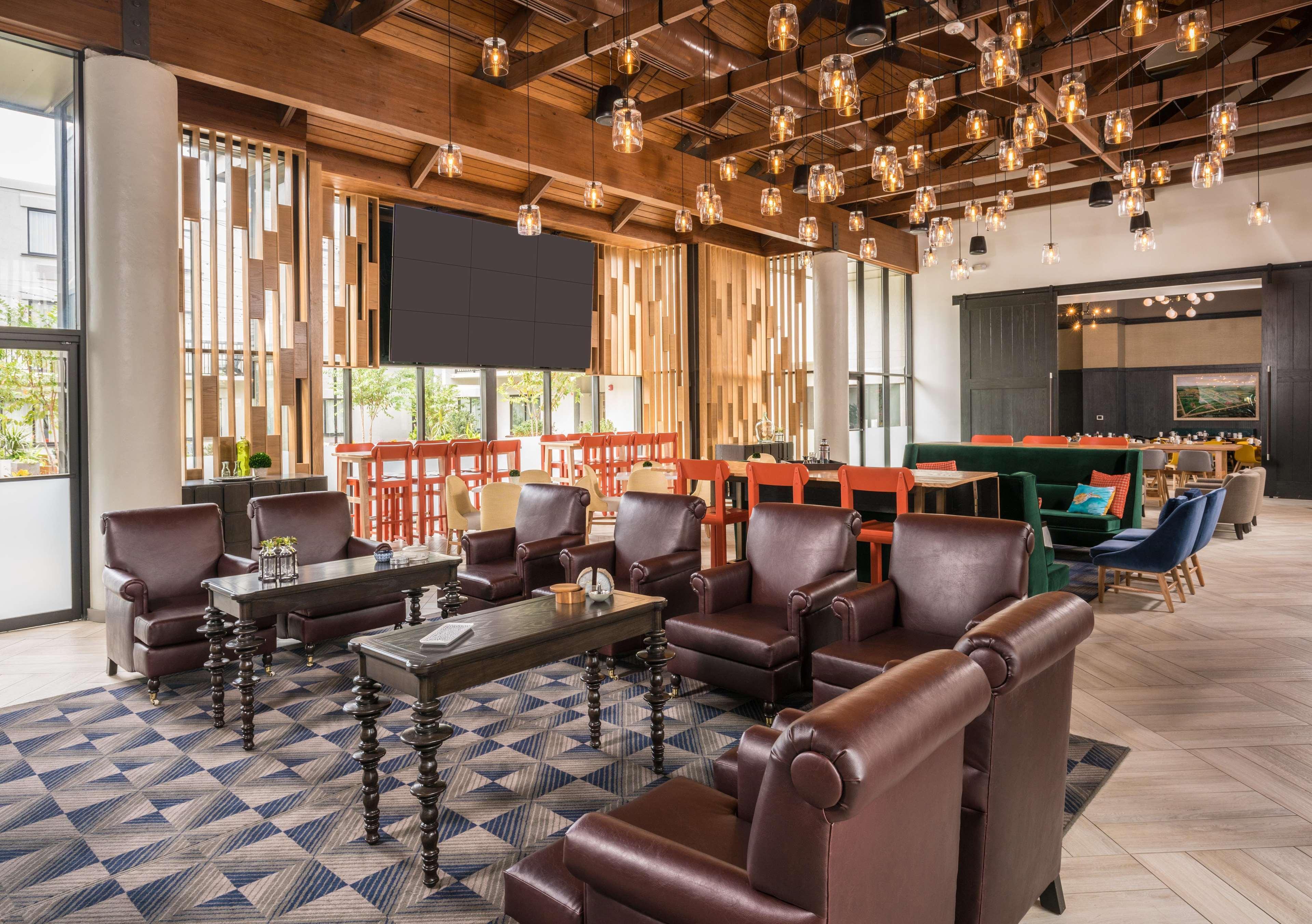 Doubletree By Hilton Gainesville Exteriör bild
